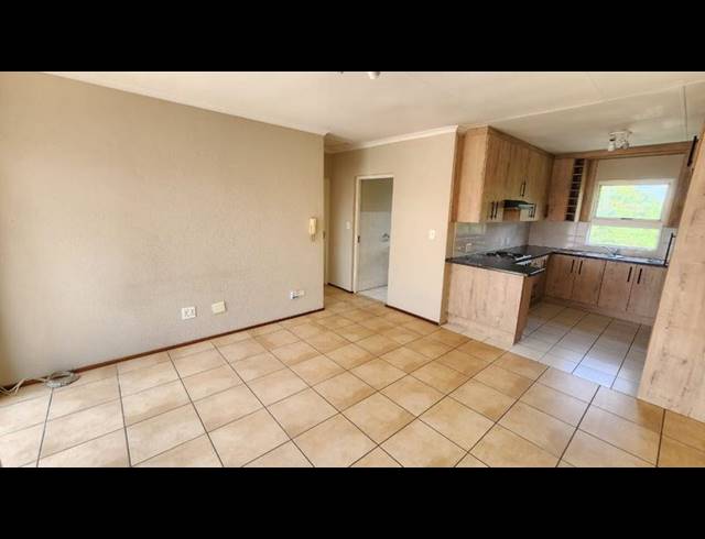 2 BEDROOM TOWNHOUSE FOR SALE IN SOUTH CREST